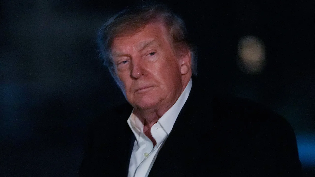 US President Donald Trump walks across the South Lawn while returning to the White House after traveling to South Carolina, in Washington, DC, US, October 21, 2026. REUTERS/Nathan Howard
