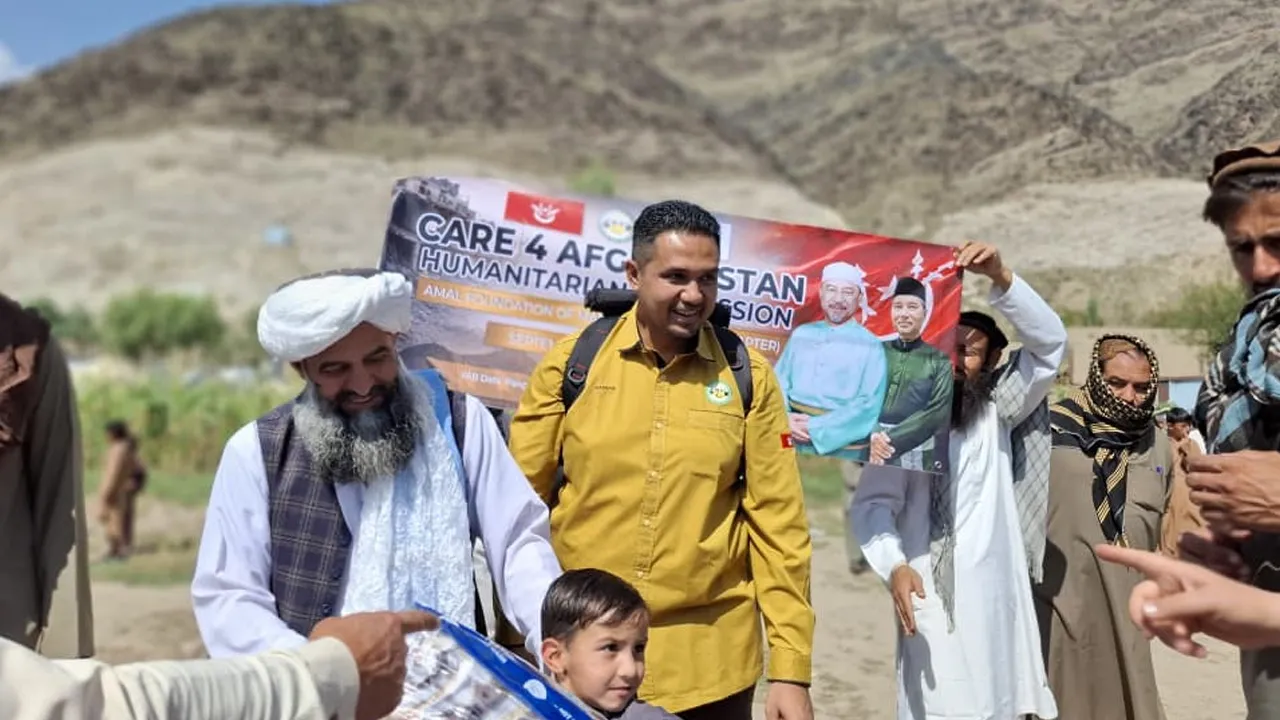 Setahun pasca-gempa 6.0 Richter di Kunar, Afghanistan, ribuan mangsa di Chawki masih tinggal di khemah dan bakal berdepan musim sejuk beku. Misi Amal4Afghan oleh Yayasan Amal Kelantan menyalurkan bantuan makanan dan selimut tebal kepada 200 keluarga bagi meringankan penderitaan mereka.