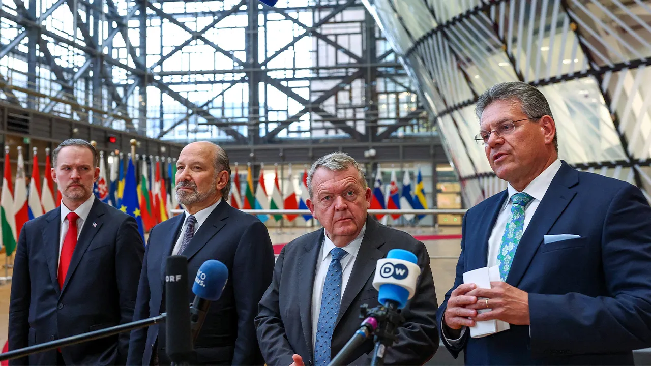 FILE PHOTO: U.S. Commerce Secretary Howard Lutnick, U.S. Trade Representative Jamieson Greer, Denmark's Foreign Minister Lars Loekke Rasmussen and EU Trade Commissioner Maros Sefcovic speak to the media in Brussels, Belgium, November 24, 2025. REUTERS/Piroschka van de Wouw/File Photo