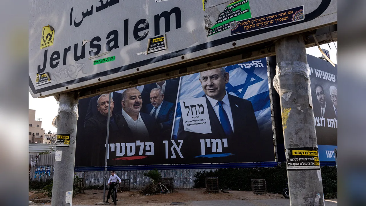 A boy sits on his bicycle next to a campaign banner of Netanyahu's Likud party, ahead of the Israeli parliamentary election, in Bnei Brak, Israel, October 25, 2026. REUTERS/Nir Elias TPX IMAGES OF THE DAY