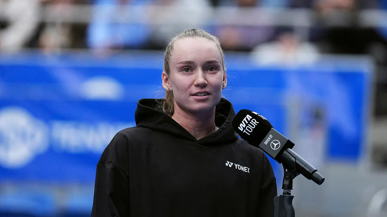 Tennis - WTA 500 - Pan Pacific Open - Ariake Coliseum, Tokyo, Japan - October 30, 2026 Kazakhstan's Elena Rybakina gives a speech after retiring from her quarter final match against Canada's Leylah Fernandez and giving a walkover due to injury REUTERS/Yasuyoshi Chiba
