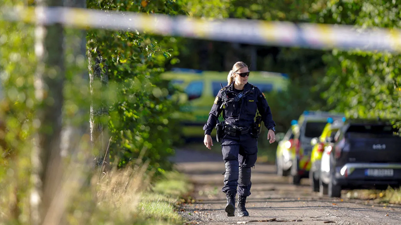 Dua orang maut manakala seorang lagi cedera parah dalam insiden tembakan di Halden, tenggara Norway pada pagi Ahad, menurut polis tempatan. - Foto Christoffer Andersen/NTB/via REUTERS