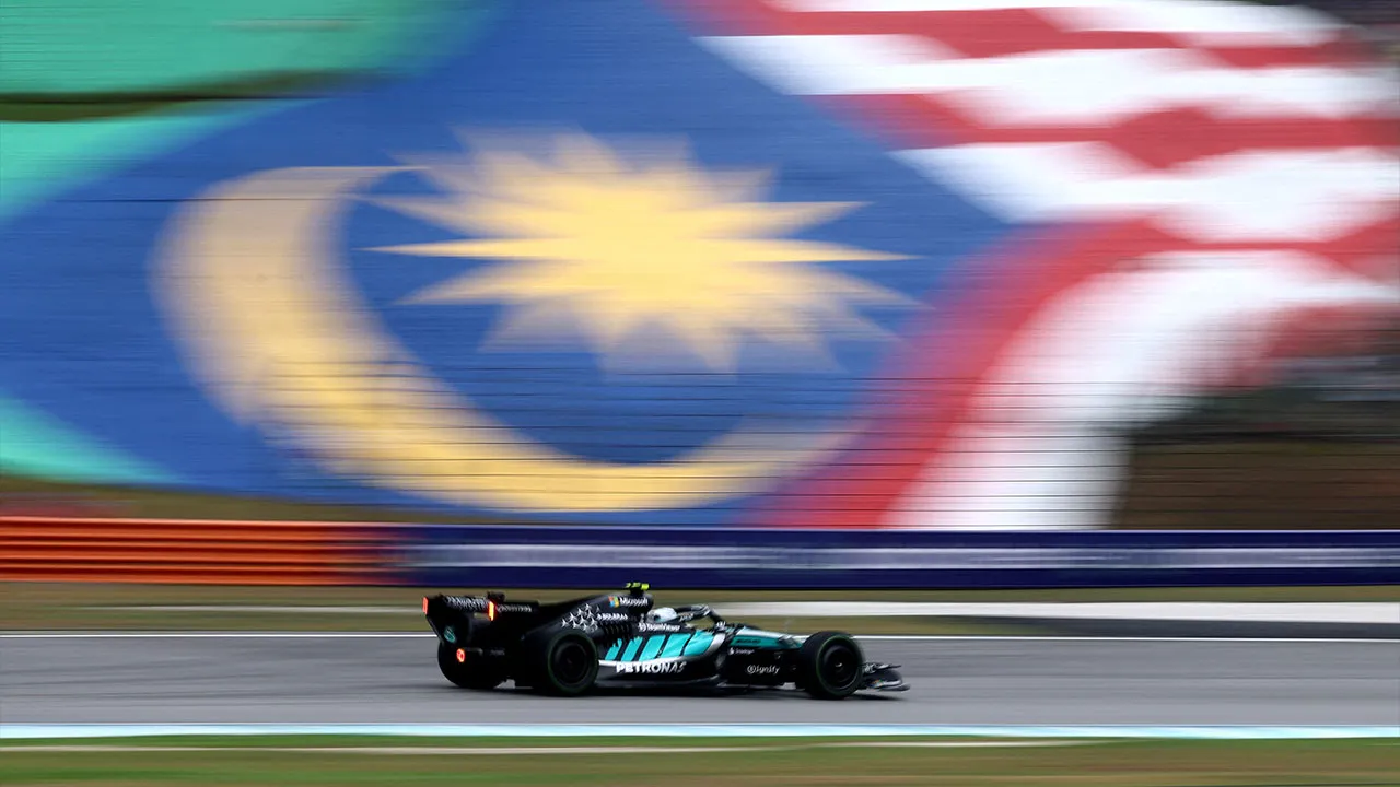 Formula One F1 - Bahrain Grand Prix - Sepang International Circuit, Sepang, Malaysia - October 4, 2026Mercedes' Andrea Kimi Antonelli in action during the race REUTERS/Jakub Porzycki