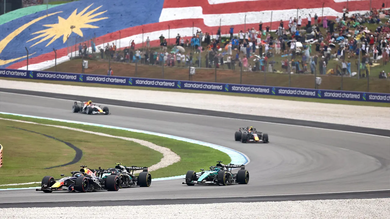 SEPANG, 4 Okt - Pemandu Red Bull Racing Max Verstappen memecut laju sebelum menjuarai perlumbaan Formula 1 Gulf Air Bahrain Grand Prix di Malaysia dengan catatan masa 1:47:14.808 di Litar Antarabangsa Sepang (SIC) hari ini. Pemandu Mercedes AMG Petronas Kimi Antonelli menduduki tempat kedua, manakala pemandu Scuderia Ferrari Lewis Hamilton menduduki tempat ketiga. - fotoBERNAMA (2026) HAK CIPTA TERPELIHARA  SEPANG, Oct 4 - Red Bull Racing driver Max Verstappen speeds along the track before winning the Formu