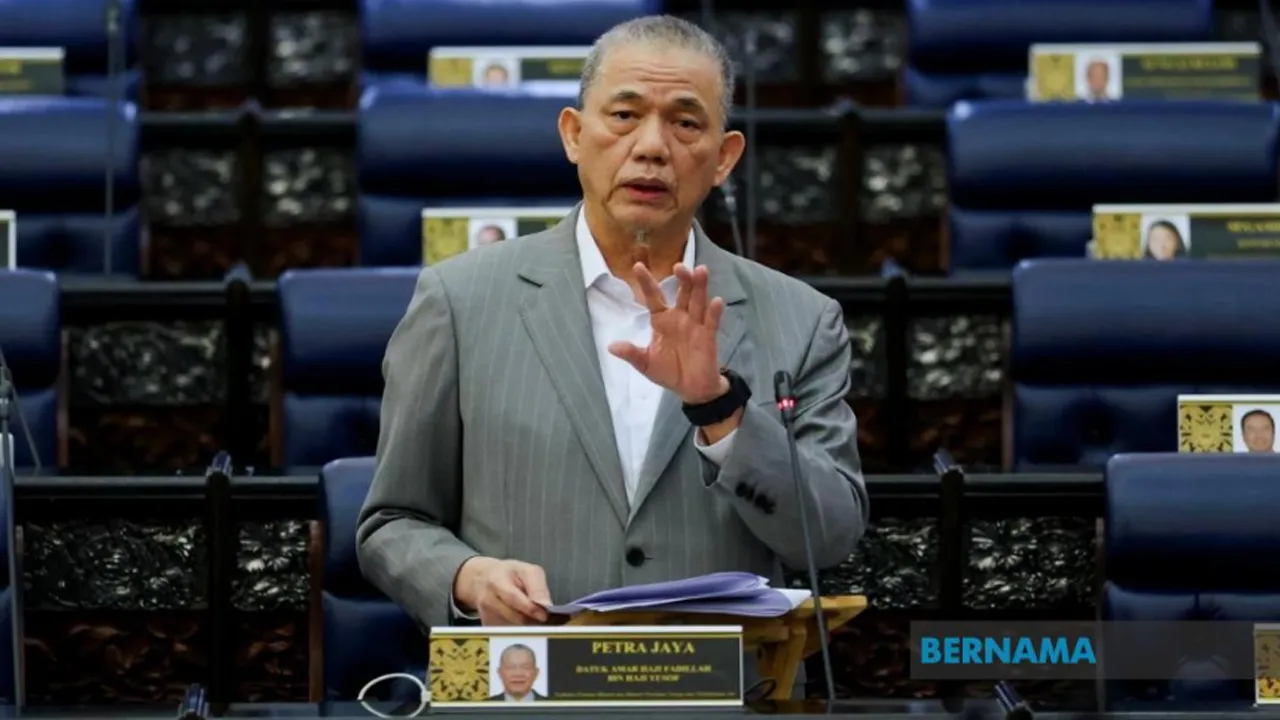 KUALA LUMPUR, 28 Okt -- Timbalan Perdana Menteri yang juga Menteri Peralihan Tenaga dan Transformasi Air Datuk Seri Fadillah Yusof ketika sesi Pertanyaan-Pertanyaan Bagi Jawab Lisan sempena Mesyuarat Ketiga, Penggal Kelima, Parlimen ke-15 di Bangunan Parlimen hari ini.  -- fotoBERNAMA (2026) HAK CIPTA TERPELIHARA