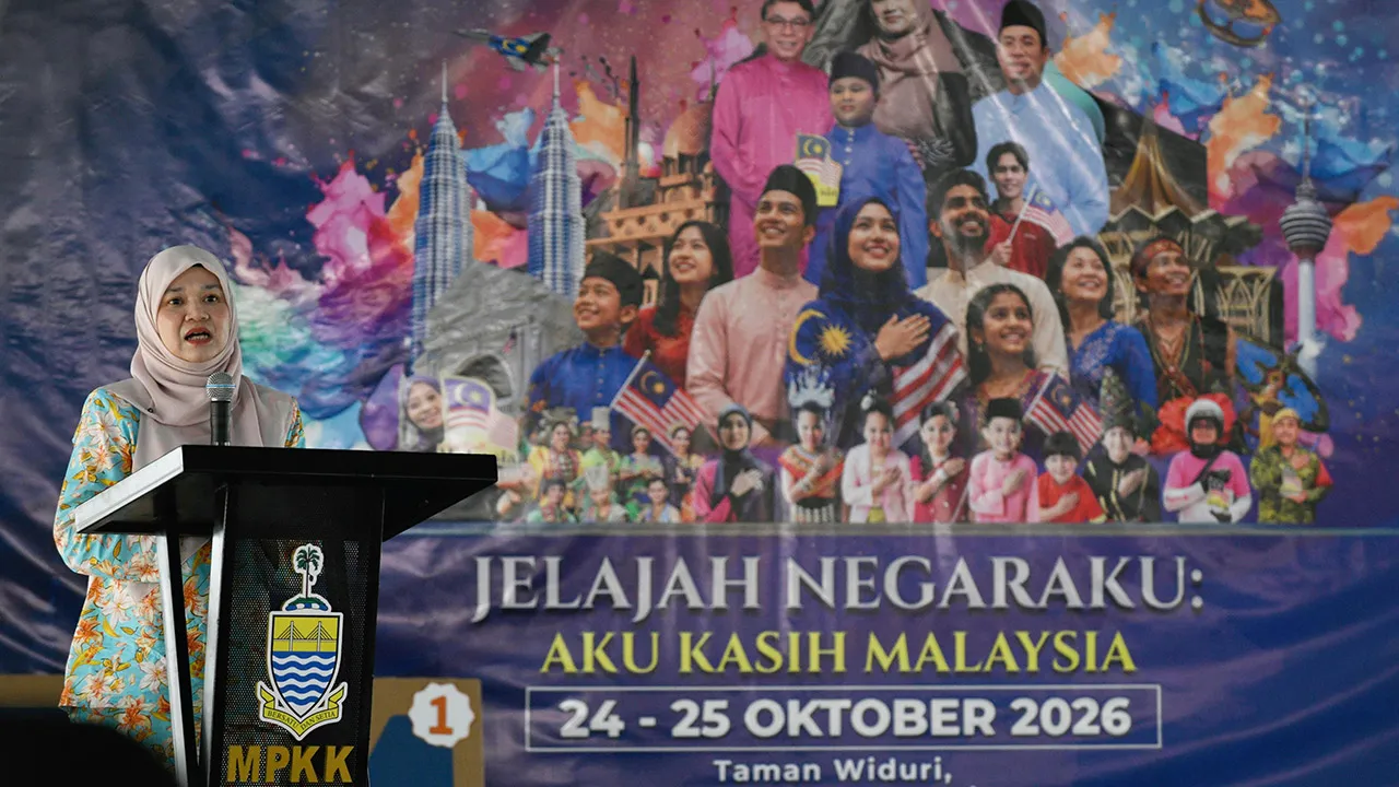 NIBONG TEBAL, 25 Okt -- Menteri Pendidikan Datuk Seri Fadhlina Sidek berucap pada majlis penutupan Program Jelajah Negaraku: Aku Kasih Malaysia Peringkat Parlimen Nibong Tebal di sini hari ini.  --fotoBERNAMA (2026)