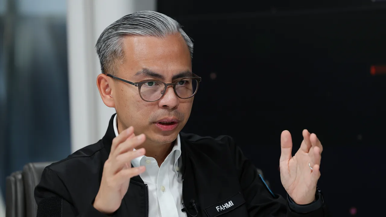 Kuala Lumpur , 26 Oktober 2026. Menteri Komunikasi, Datuk Seri Fahmi Fadzil hadir ke Astro AWANI hari ini.Astro AWANI / SHAHIR OMAR
