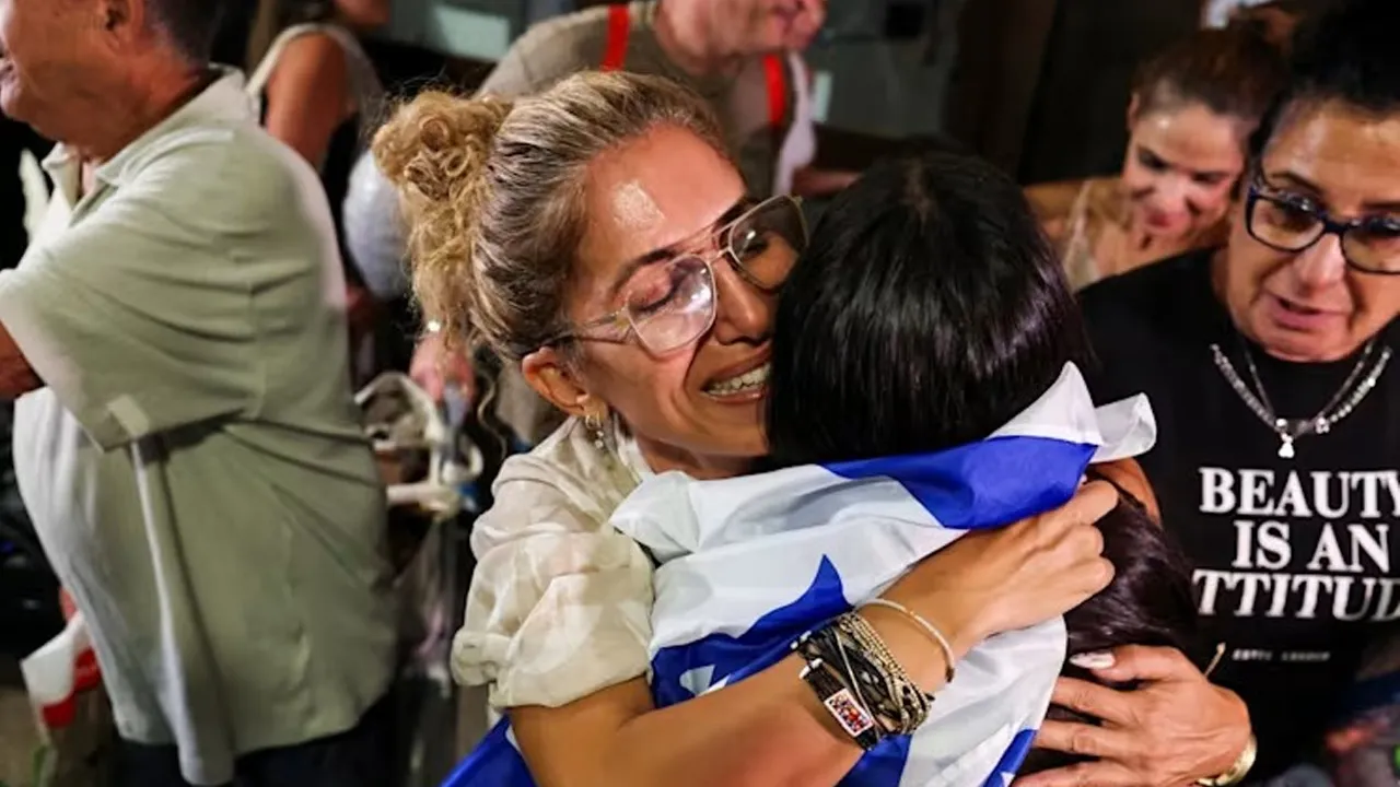 Passengers who were on the FlyDubai aircraft bound for Israel from the United Arab Emirates, which was diverted to Saudi Arabia following an emergency signal, are greeted by their friends and family, as they arrive at the Ben Gurion International Airport, in Lod, near Tel Aviv, Israel, on Sep 30, 2026. (Photo: Reuters/Ammar Awad)