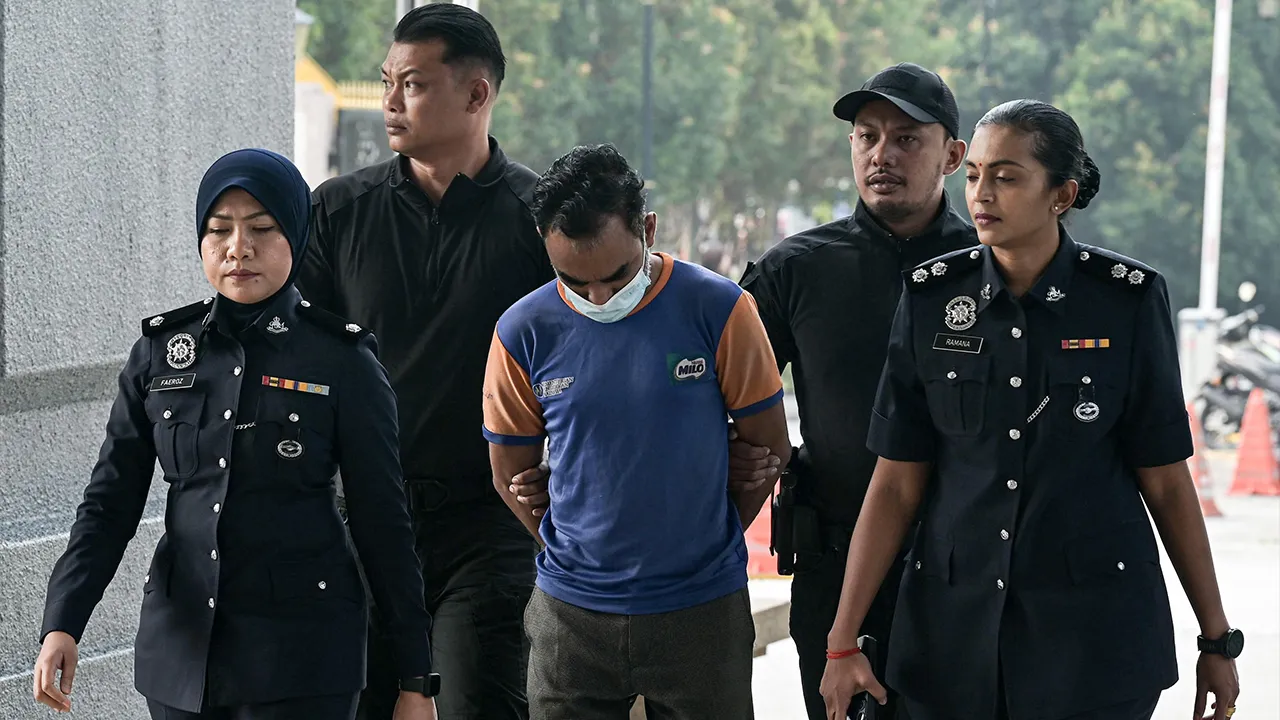 KUALA LUMPUR, 21 Okt -- Guru tuisyen M D. Sebastian didakwa di dua Mahkamah Sesyen di sini hari ini atas enam pertuduhan melakukan amang seksual fizikal dan persetubuhan luar tabii terhadap tiga murid lelaki di ibu negara, baru-baru ini.  Sebastian, 46, yang juga guru sekolah rendah mengaku tidak bersalah selepas pertuduhan dibacakan di hadapan Hakim Hakim Azrul Darus dan Muhammad Ilmami Ahmad.  -- fotoBERNAMA (2026) HAK CIPTA TERPELIHARA