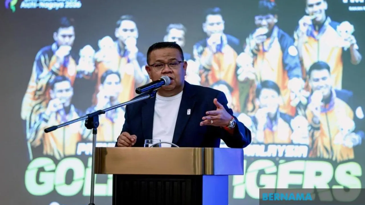 Presiden Persekutuan Sepaktakraw Malaysia (PSM) Datuk Mohd Sumali Reduan berucap pada Majlis Penghargaan Skuad Sepak Takraw Malaysia Golden Tigers di Hotel Seri Pacific hari ini.
