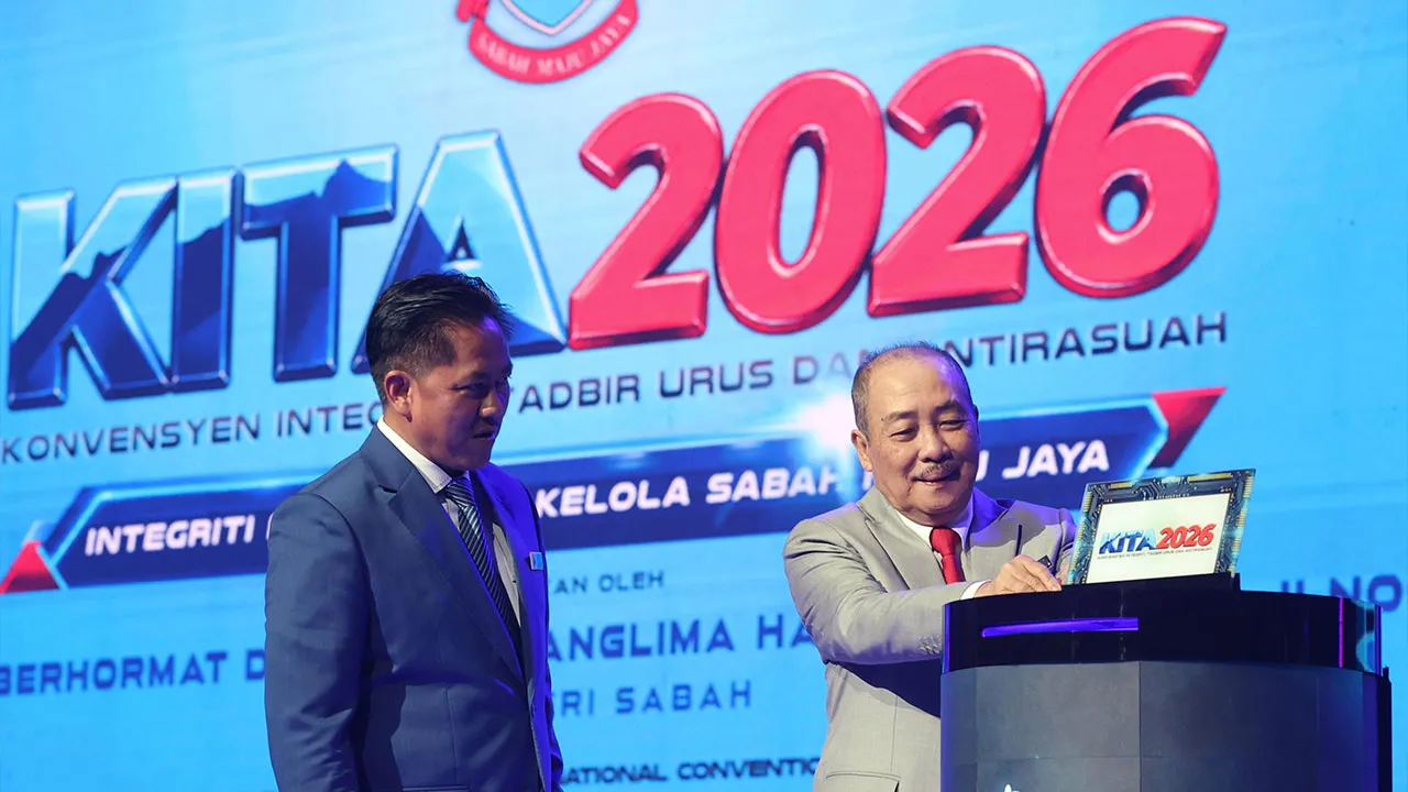 KOTA KINABALU, 6 Okt - Ketua Menteri Sabah Datuk Seri Hajiji Noor ketika menyempurnakan perasmian majlis Konvensyen Intergriti, Tadbir Urus Antirasuah (KITA) 2026 bertemakan"Integriti Memacu Tatakelola Sabah Maju Jaya" di Pusat Konvensyen Antarabangsa Sabah (SICC) hari ini. Turut sama Setiausaha Kerajaan Negeri Sabah Datuk Zainuddin Aman. - fotoBERNAMA (2026) HAK CIPTA TERPELIHARA