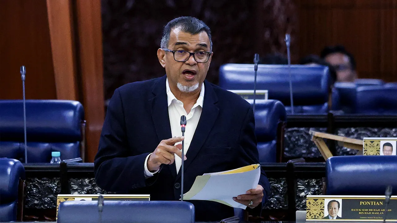 KUALA LUMPUR, 7 Okt - Timbalan Menteri Pengangkutan Datuk Hasbi Habibollah menjawab bagi Usul Laporan Ketua Audit Negara 2/2026 Penyata Kewangan Kerajaan Persekutuan Tahun 2025 sempena Mesyuarat Ketiga, Penggal Kelima, Parlimen ke-15 di Bangunan Parlimen hari ini._BERNAMA