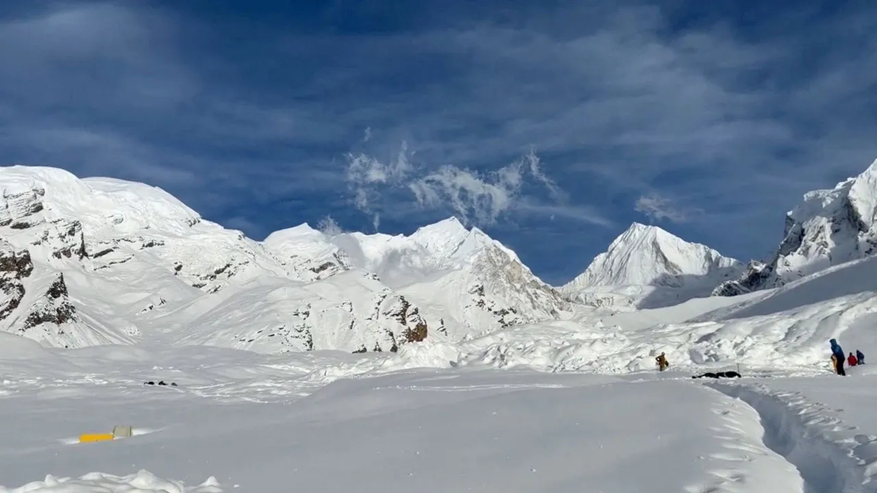 FILE PHOTO: Rescue workers search for survivors after an avalanche buried the Himlung base camp, Nepal, September 27, 2026, resulting in missing climbers and support staff, in this screengrab obtained from a social media video. Mingma G via Nepal National Mountain Guide Association/via REUTERS THIS IMAGE HAS BEEN SUPPLIED BY A THIRD PARTY. MANDATORY CREDIT. NO RESALES. NO ARCHIVES. Verification lines: -Date and location not verified -No older versions of the video were seen posted before September 27, 2026