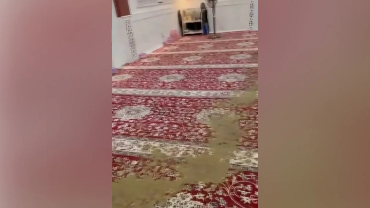 POLIS BURU SUSPEK KHIANAT MASJID AL-AZIZ AL-HADI, TUMPAT (FB Media Masjid Kelantan)