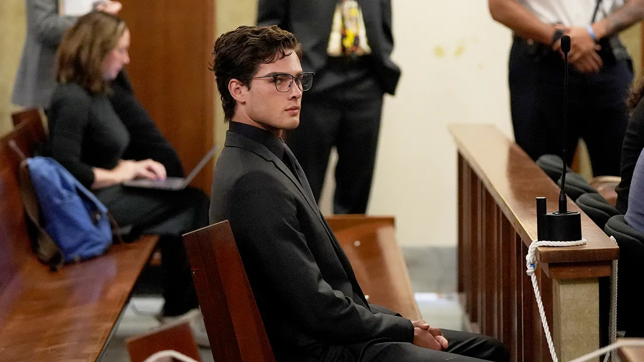 Braden Peters, also known as Clavicular, waits for his arraignment in Orleans District Court, Thursday, Oct. 22, 2026, in Orleans, Mass. (Merrily Cassidy/Cape Cod Times via AP, Pool)