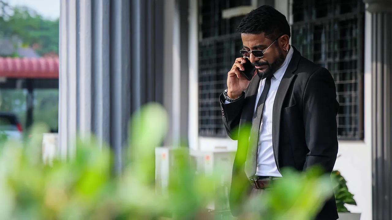 NIBONG TEBAL, 16 Okt -- Aktivis Arun Dorasamy atau nama sebenarnya Arumugam Dorasamy hadir di Mahkamah Majistret hari ini.  Jabatan Peguam Negara (AGC) menolak representasi dikemukakan aktivis itu berhubung pertuduhan membuat kenyataan yang boleh mendatangkan kegentaran awam menerusi media sosial, tahun lepas.  Timbalan Pendakwa Raya Airina Syazreen Zainurin memaklumkan perkara itu kepada Majistret Balqis Roslin pada prosiding di Mahkamah Majistret Jawi hari ini.  -- fotoBERNAMA (2026) HAK CIPTA TERPELIHARA