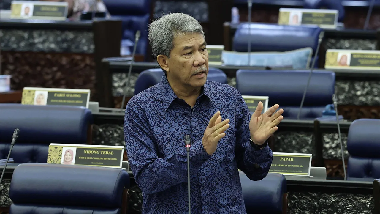 KUALA LUMPUR, 22 Okt -- Menteri Luar Datuk Seri Mohamad Hasan ketika Waktu-waktu Pertanyaan Menteri sempena Mesyuarat Ketiga, Penggal Kelima, Parlimen ke-15 di Bangunan Parlimen hari ini._BERNAMA