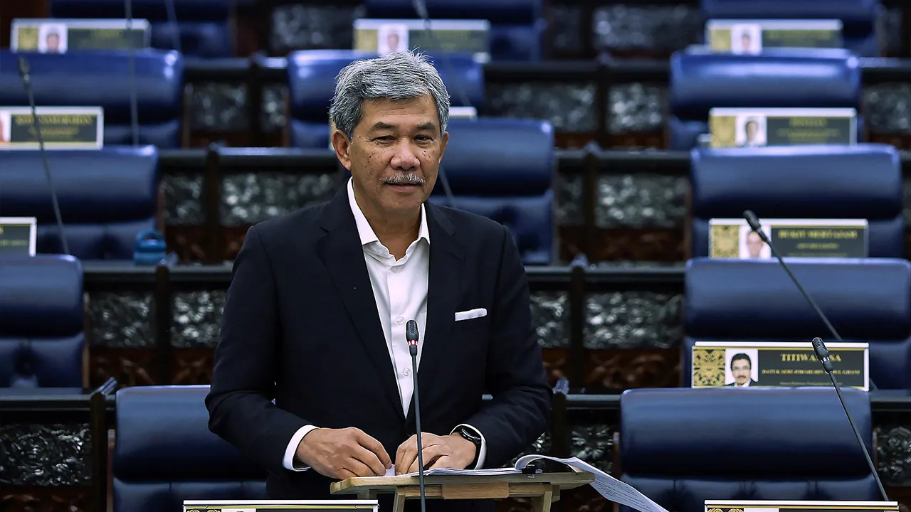 KUALA LUMPUR, 26 Okt -- Menteri Luar merangkap Ahli Parlimen Rembau Datuk Seri Mohamad Hasan menggulung perbahasan sempena Mesyuarat Ketiga, Penggal Kelima, Parlimen ke-15 di Bangunan Parlimen hari ini._BERNAMA