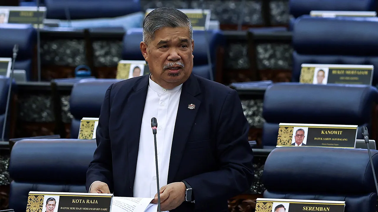 KUALA LUMPUR, 26 Okt -- Menteri Pertanian dan Keterjaminan Makanan Datuk Seri Mohamad Sabu ketika menggulung perbahasan sempena Mesyuarat Ketiga, Penggal Kelima, Parlimen ke-15 di Bangunan Parlimen hari ini._BERNAMA
