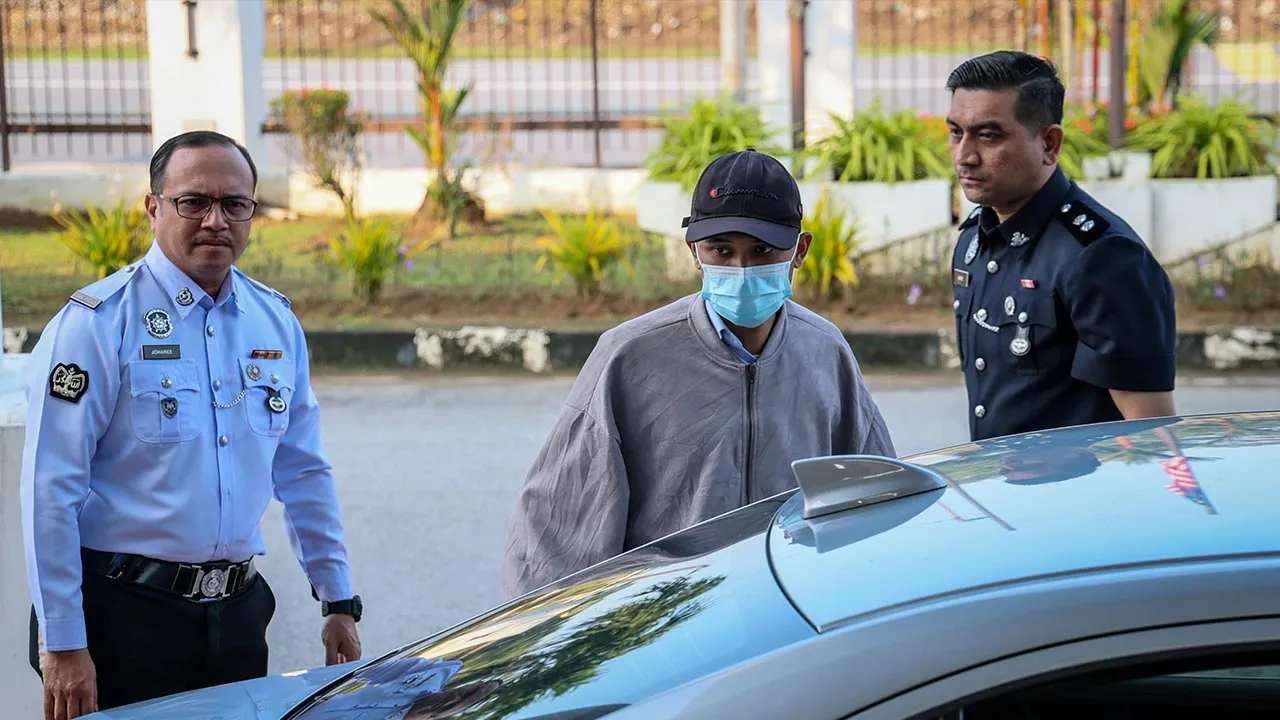 BUKIT MERTAJAM, 1 Okt - Pembantu khidmat am Muhammad Amin Abdul Hamil, 24, mengaku tidak bersalah di Mahkamah Majistret hari ini atas pertuduhan menunggang motosikal dengan tidak cermat sehingga menyebabkan kemalangan kepada dua orang pejalan kaki, minggu lalu. Muhammad Amin membuat pengakuan itu selepas pertuduhan dibacakan di hadapan Majistret Sharifah Razali. - fotoBERNAMA (2026) HAK CIPTA TERPELIHARA