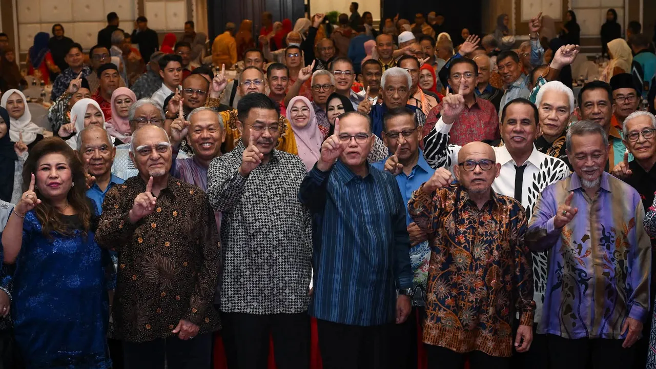 Alhamdulillah. Malam tadi saya berkesempatan bersama-sama Majlis Bekas Wakil Rakyat Malaysia (MUBARAK) dalam Majlis Perasmian Perhimpunan Agung Tahunan MUBARAK Malaysia Kali Ke-23 Tahun 2026 yang diadakan di Kuantan. kredit: Wan  Rosy Bin Wan Ismail