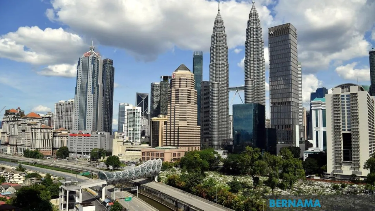 KUALA LUMPUR, 30 Sept (Bernama) -- Menjelang kembalinya acara perlumbaan sukan permotoran berprestij Formula 1 Gulf Air Grand Prix Bahrain di Litar Antarabangsa Sepang dari 2 hingga 4 Okt ini, data Airbnb menunjukkan peningkatan ketara dalam minat pelancong terhadap penginapan di ibu kota, Sepang dan kawasan sekitarnya.
