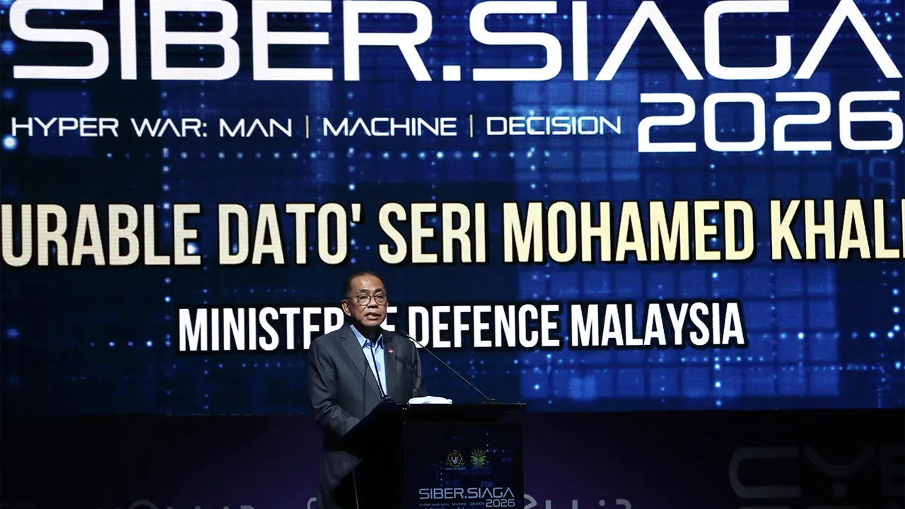 KUALA LUMPUR, Oct 5 - Defence Minister Datuk Seri Mohamed Khaled Nordin delivers his speech during the opening ceremony of Siber Siaga 2026 at MITEC today. - fotoBERNAMA