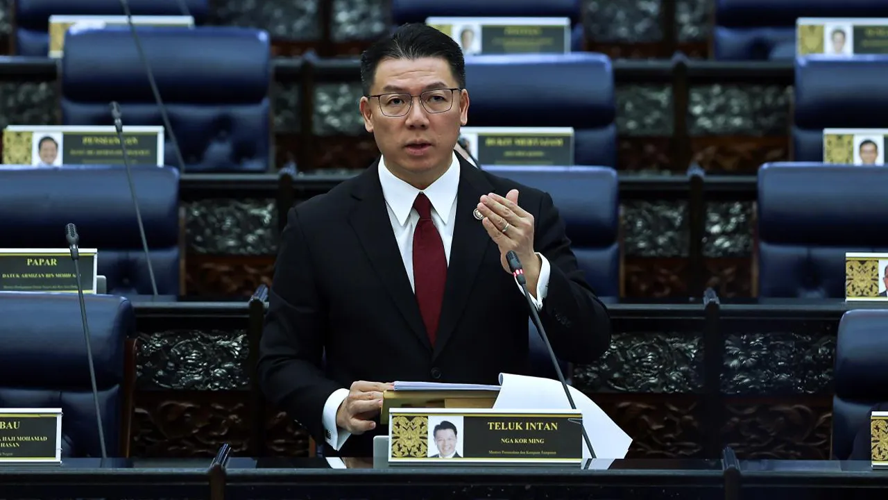 KUALA LUMPUR, 26 Okt -- Menteri Perumahan dan Kerajaan Tempatan Nga Kor Ming menggulung perbahasan sempena Mesyuarat Ketiga, Penggal Kelima, Parlimen ke-15 di Bangunan Parlimen hari ini.  -- fotoBERNAMA (2026) HAK CIPTA TERPELIHARA