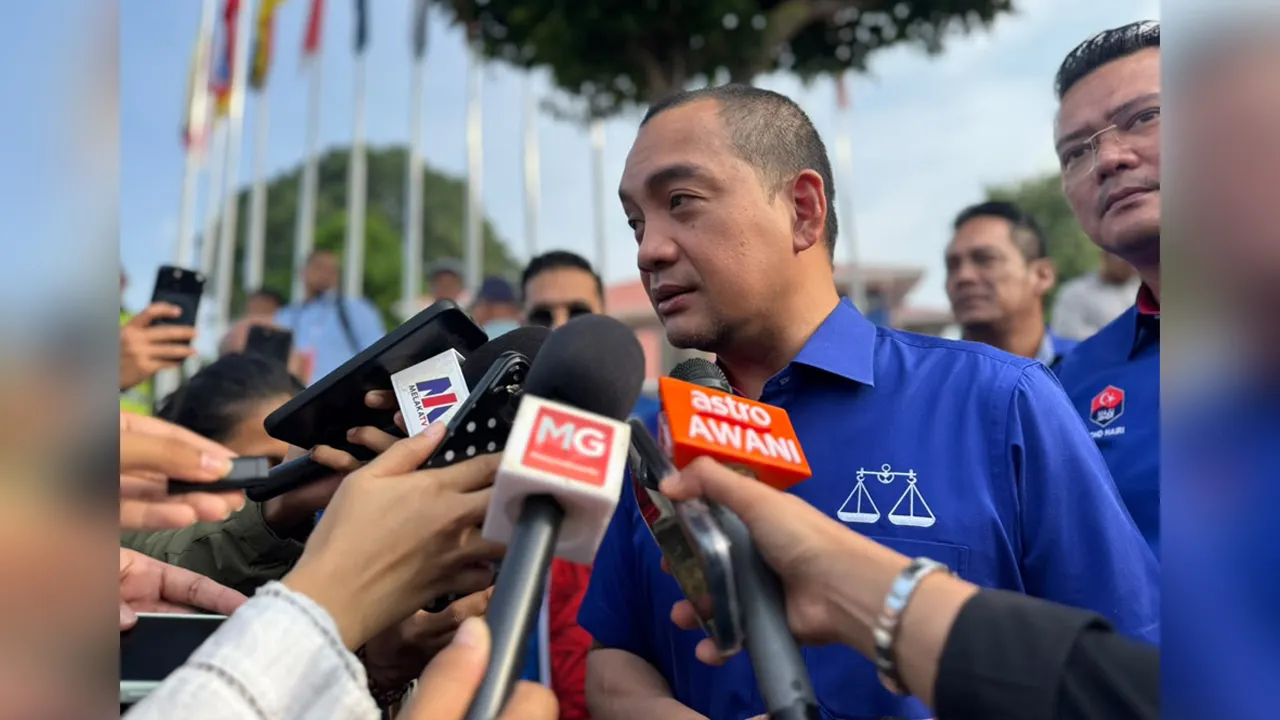 Mohon tb tag Pengerusi Barisan Nasional Johor , Datuk Onn Hafiz Ghazi, Akmal Salleh penyandang Dun, Merlimau. Sumber: ASTRO AWANI