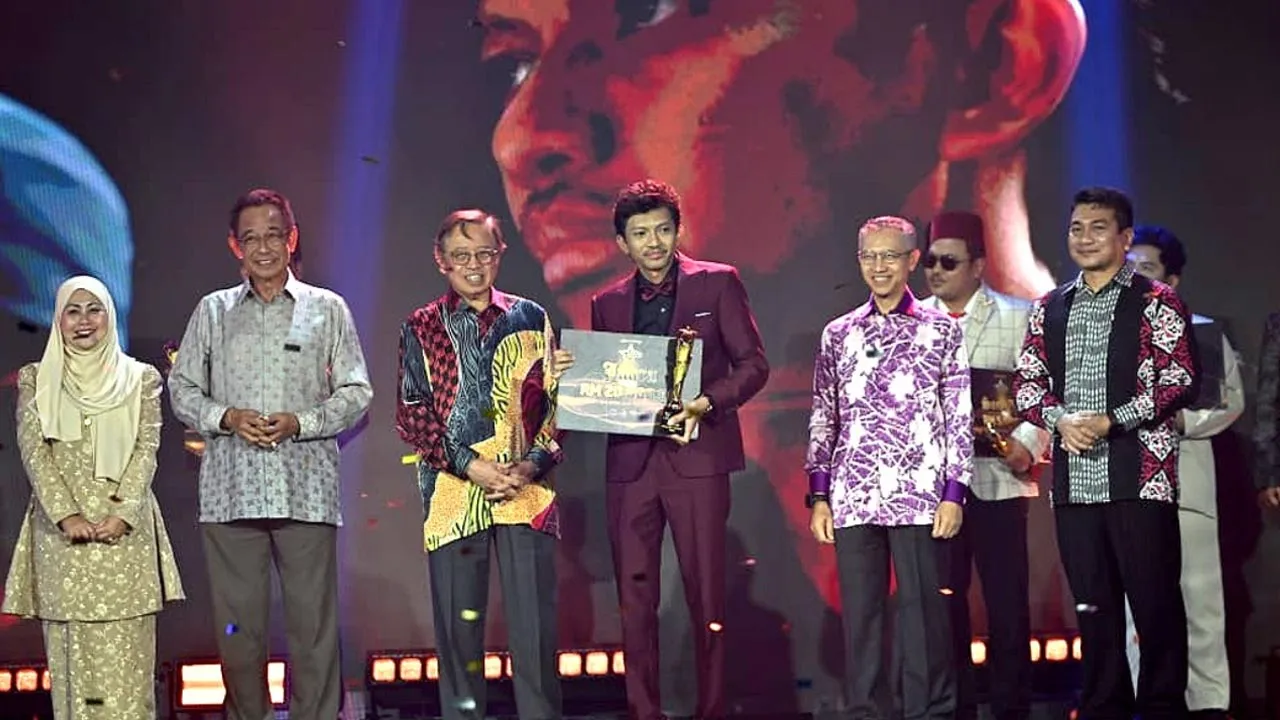 IKHWAN RAZALI