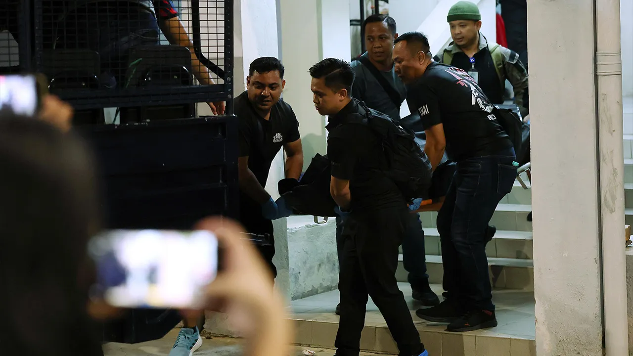 NILAI, 16 Okt -- Seorang pegawai wanita Jabatan Kastam Diraja Malaysia (JKDM) ditemukan maut dipercayai dibunuh suaminya di Kuarters Lapangan Terbang Antarabangsa Kuala Lumpur (KLIA) di sini malam tadi.  --fotoBERNAMA (2026) HAK CIPTA TERPELIHARA