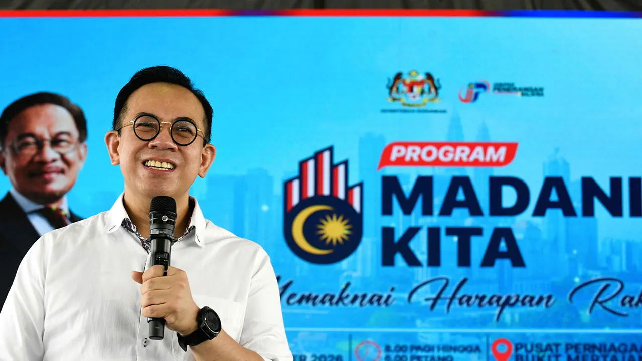 Sim berkata pihaknya akan terus memperluas akses pasaran kepada perusahaan mikro dan kecil dengan mengurangkan halangan kos serta membuka lebih banyak peluang untuk mereka menyertai acara dan pasaran berskala besar. - - Gambar fail/BERNAMA