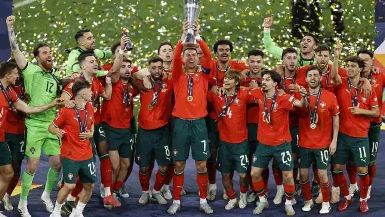 KAPTEN Portugal, Cristiano Ronaldo, menitiskan air mata kegembiraan selepas berjaya memenangi Liga Negara-Negara Eropah buat kali kedua pada Isnin, sambil menegaskan bahawa memenangi trofi bersama negaranya lebih bermakna berbanding sebarang penghormatan di peringkat kelab.