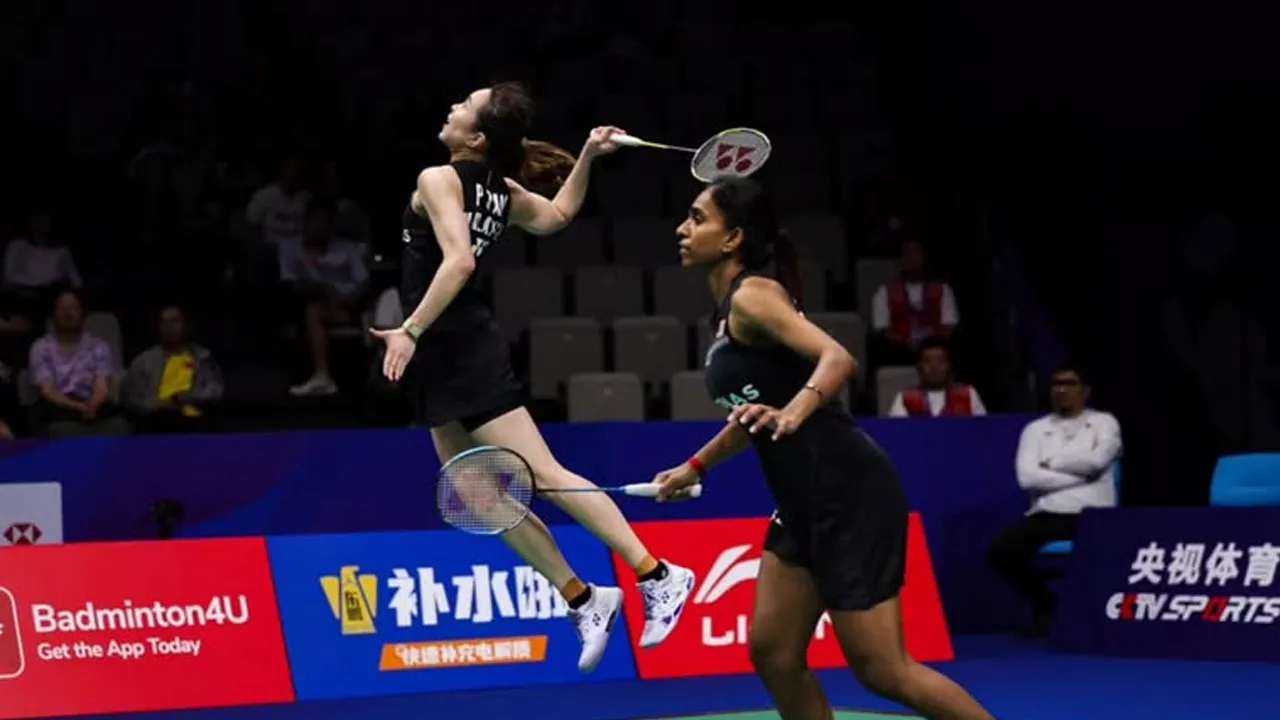 #MAS 🇲🇾 Pearly Tan-M. Thinaah 2️⃣ def. #HKG 🇭🇰 Yeung Nga Ting-Yeung Pui Lam 21-12, 21-19 ⏱️ 44 mins  World No. 5 Pearly-Thinaah overcame Hong Kong’s Yeung duo in straight games to enter the last-eight, extending their unbeaten H2H record to 3-0_FB Badminton Association of Malaysia - BAM.