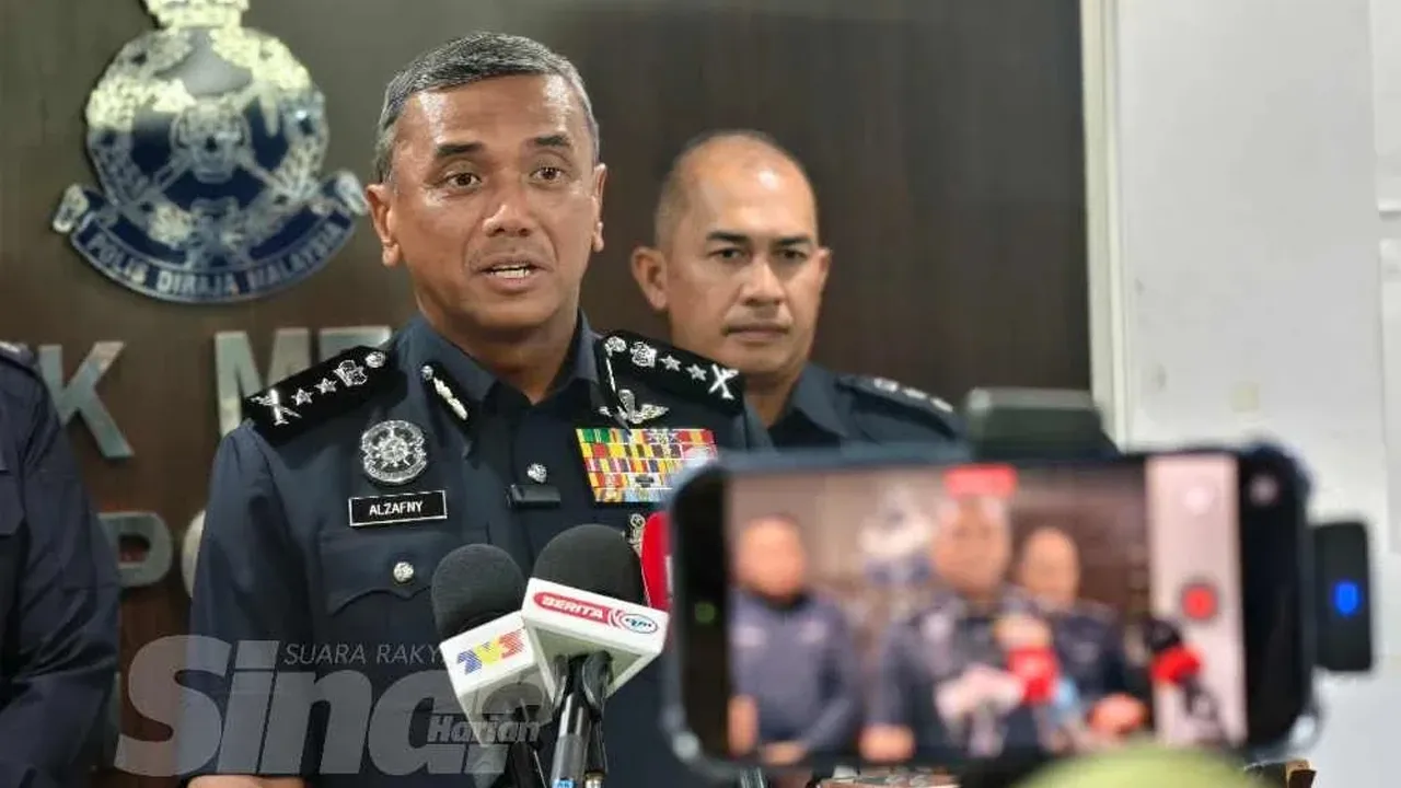 KUALA PILAH – [DIKEMAS KINI] Reman terhadap seorang pelajar lelaki berusia 16 tahun yang ditahan bagi membantu siasatan kes kematian pelajar Tingkatan Dua di asrama sebuah sekolah di Kuala Pilah 25 September lalu disambung tujuh hari lagi._Sinar Harian