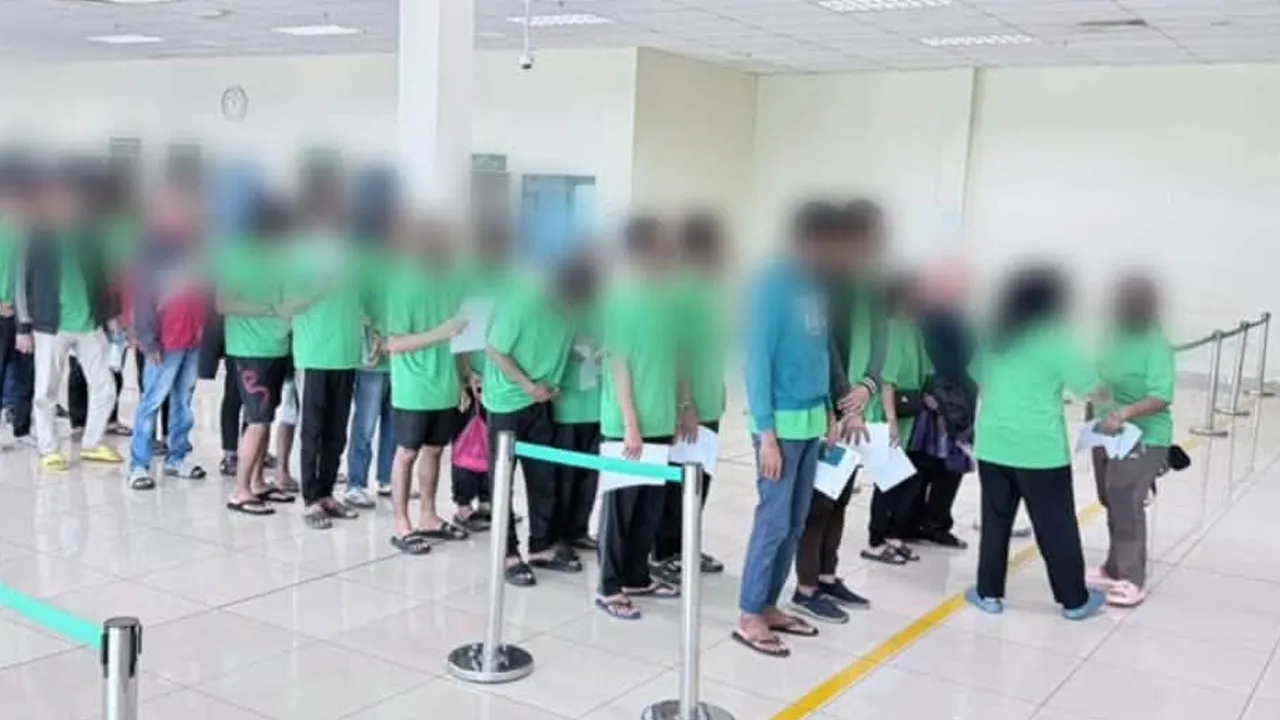 Jabatan Imigresen Malaysia Negeri Sabah melaksanakan program pemindahan Tahanan Pendatang Asing Tanpa Izin (PATI) untuk kategori pemindahan melalui laut bagi tahun 2026 balik ke negara asal.  -Foto Facebook Jabatan Imigresen Negeri Sabah