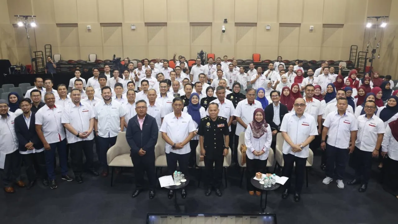 Pengerusi CBP, Datuk Baharom Embi -- pix CBP