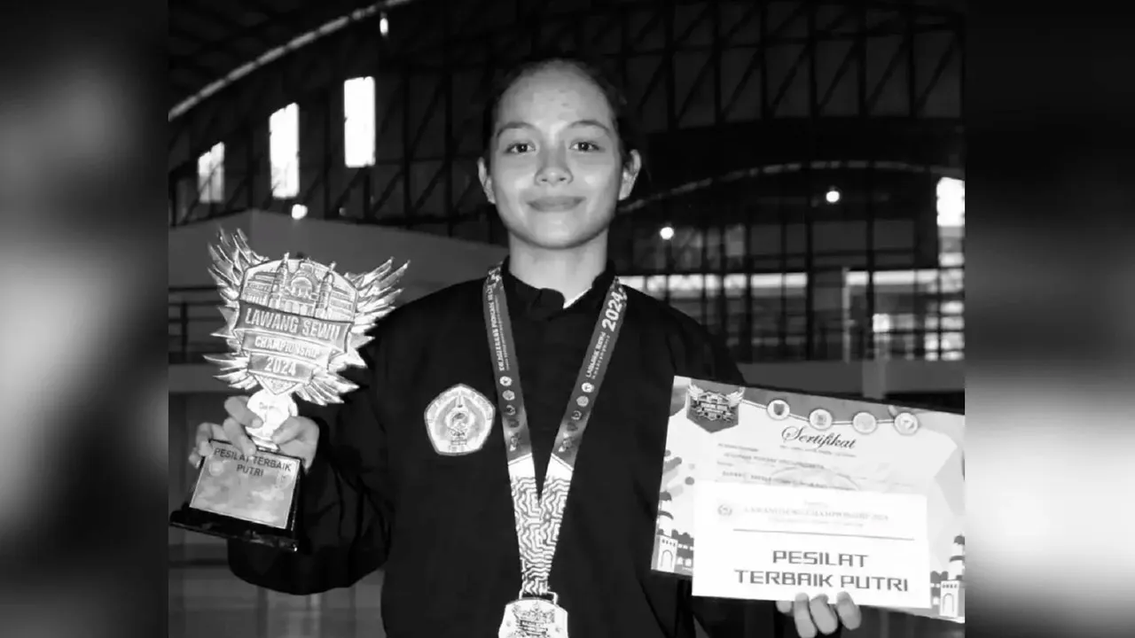Dunia sukan Indonesia dikejutkan dengan pemergian atlet pencak silat muda, Ayudiah Rivana Tridiandinita, yang meninggal dunia pada usia 19 tahun, hanya beberapa jam selepas menjalani pembedahan bagi merawat kecederaan pada jari tengahnya._Stadium Astro