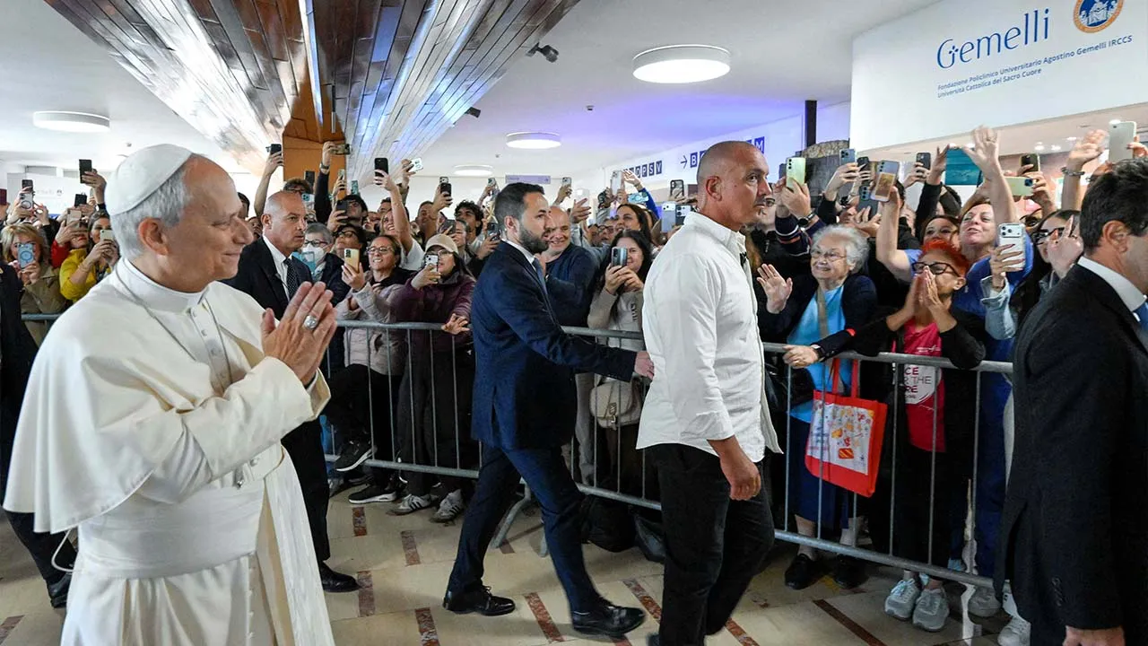Pope Leo arrives at Gemelli Hospital ahead of the pontiff's surgery to remove a lung nodule, in Rome, Italy, October 13, 2026. Vatican Media/­Simone Risoluti/Handout via REUTERS THIS IMAGE HAS BEEN SUPPLIED BY A THIRD PARTY
