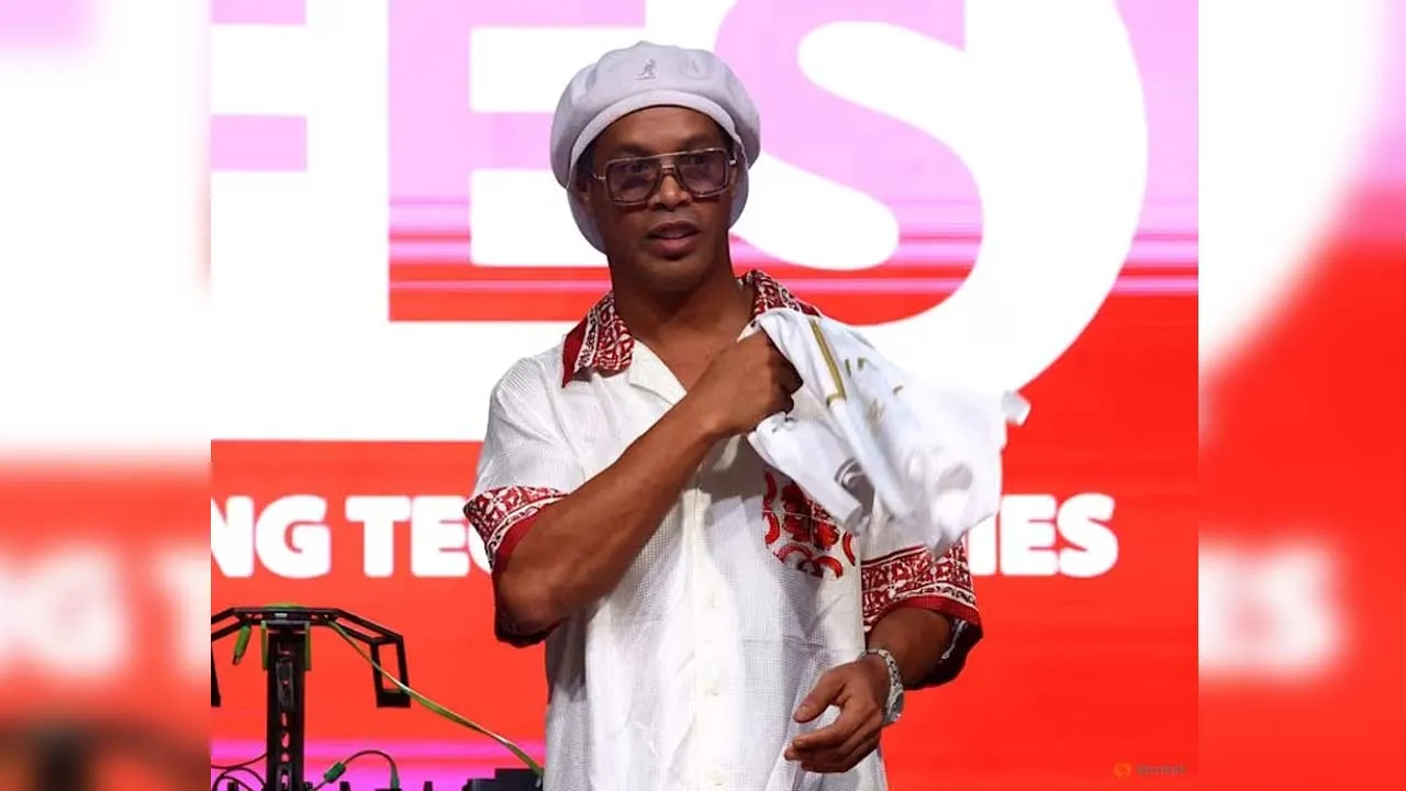 Soccer Football - Ronaldinho to appear at Ravenna FC team presentation - Stadio Bruno Benelli, Ravenna, Italy - August 20, 2026 Ronaldinho poses as he is presented as a new player for Ravenna FC REUTERS/Ciro De Luca/File Photo