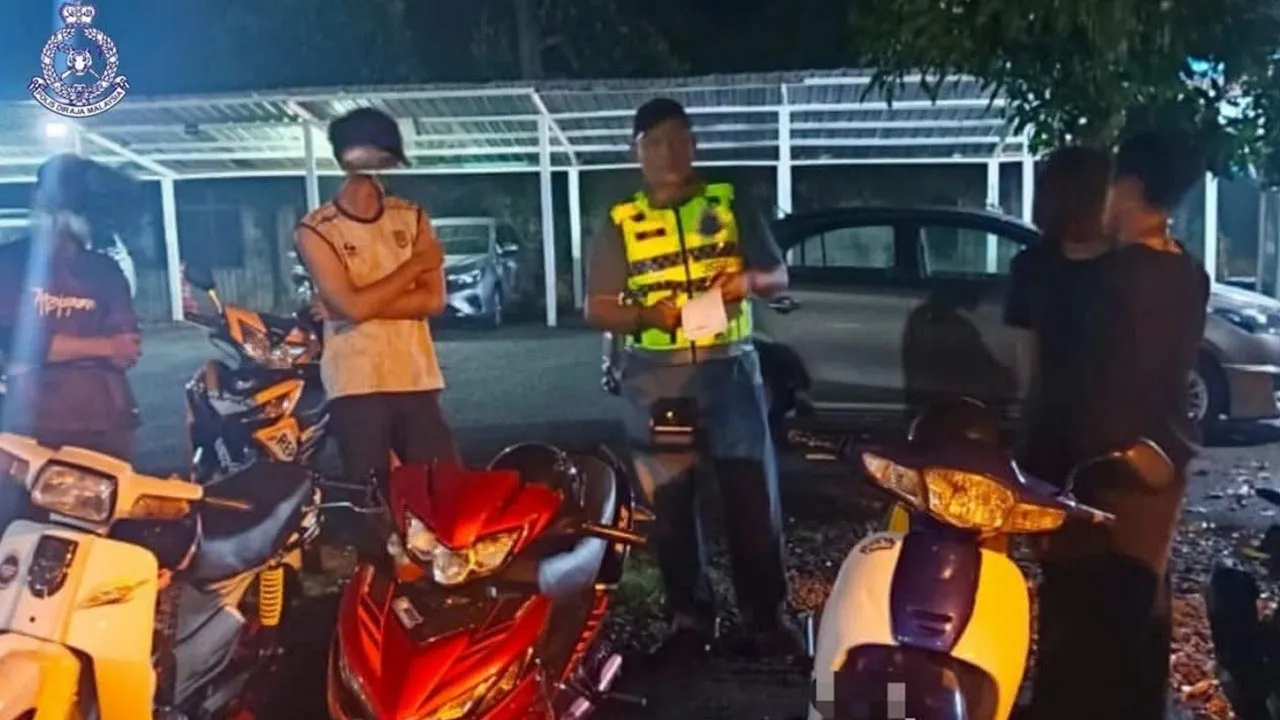 Polis Tahan Dua Remaja Buat Aksi Wheelie - BERNAMA // -- PDRM
