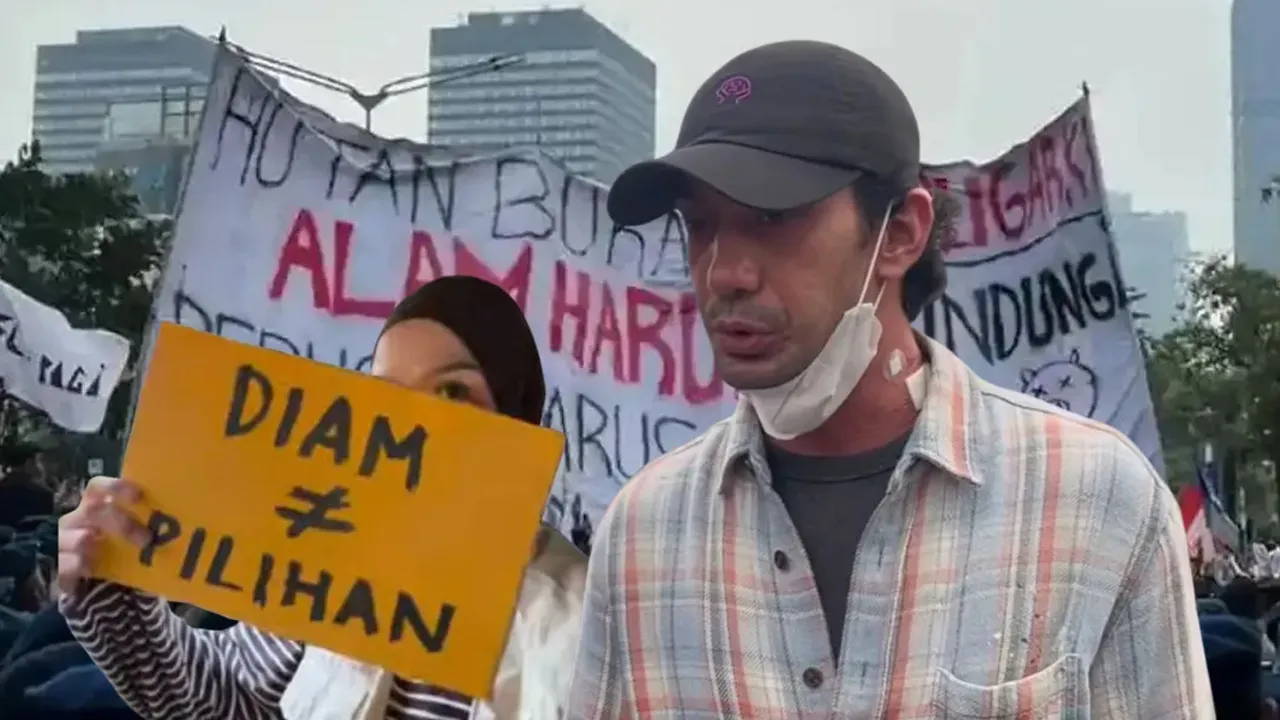 Reza Rahadian Hadir, Zaskia Adya Mecca Bawa Ambulans Sertai Demonstrasi #IndonesiaSadar_Gempak