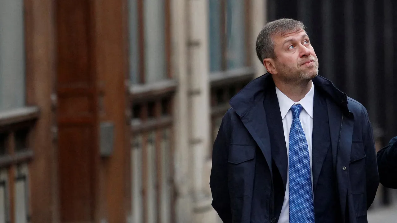Chelsea Football Club owner Roman Abramovich walks past the High Court in London November 16, 2011. REUTERS/Suzanne Plunkett Purchase Licensing Rights