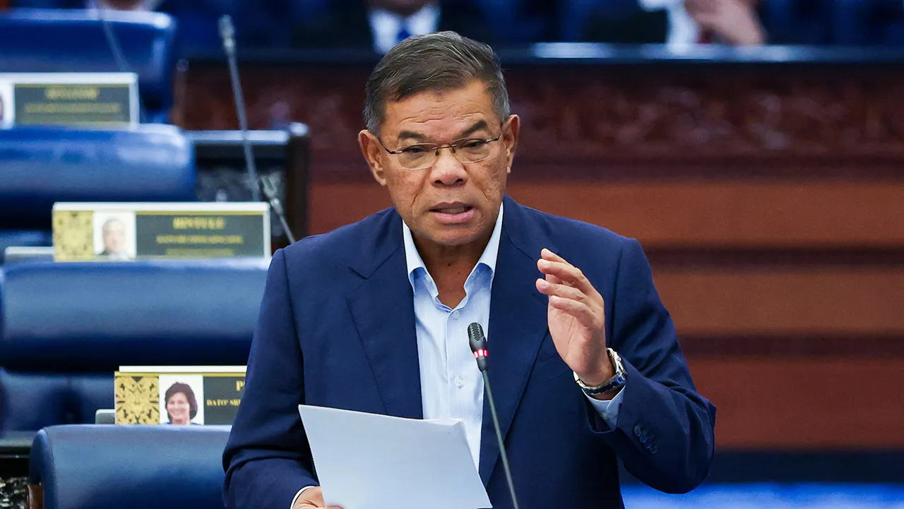 KUALA LUMPUR, 6 Okt - Menteri Dalam Negeri Senator Datuk Seri Saifuddin Nasution Ismail ketika sesi Pertanyaan-Pertanyaan Bagi Jawab Lisan sempena Mesyuarat Ketiga, Penggal Kelima, Parlimen ke-15 di Bangunan Parlimen hari ini. - fotoBERNAMA (2026)