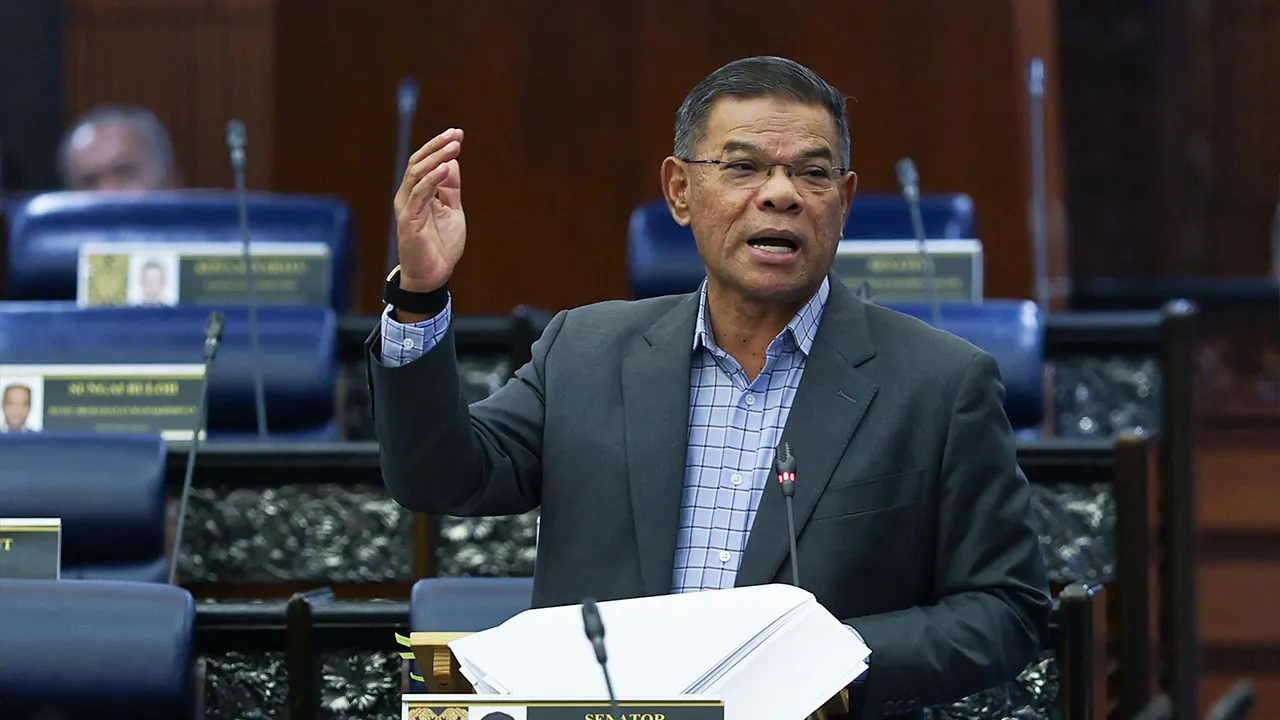 KUALA LUMPUR, 27 Okt -- Menteri Dalam Negeri Datuk Seri Saifuddin Nasution Ismail menggulung perbahasan sempena Mesyuarat Ketiga, Penggal Kelima, Parlimen ke-15 di Bangunan Parlimen hari ini.  -- fotoBERNAMA (2026)