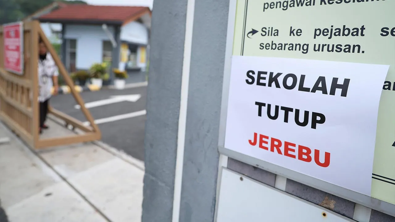 MELAKA, 9 Okt " Suasana di Sekolah Kebangsaan Tun Syed Ahmad Shahabudin susulan arahan penutupan sementara institusi pendidikan berikutan keadaan jerebu, hari ini, di Ayer Keroh.  Menurut portal APIMS, bacaan Indeks Pencemaran Udara (IPU) setakat 11 pagi merekodkan tahap tidak sihat di Bandaraya Melaka (183), Alor Gajah (179) dan Bukit Rambai (185).  - fotoBERNAMA (2026) HAK CIPTA TERPELIHARA