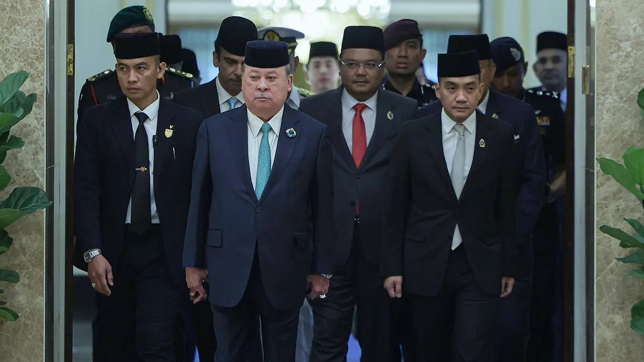 KUALA LUMPUR, 15 Okt -- Yang di-Pertuan Agong Sultan Ibrahim berkenan berangkat pada Mesyuarat Majlis Raja-Raja (MRR) ke-273 di Istana Negara, hari ini.  Baginda diiringi Menteri Besar Johor Datuk Onn Hafiz Ghazi.  -- fotoBERNAMA (2026) HAK CIPTA TERPELIHARA