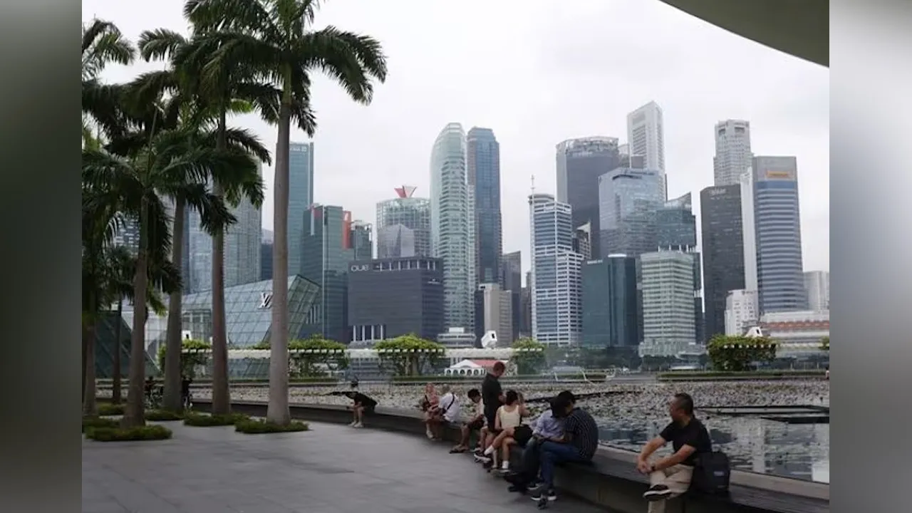 A view of Singapore's central business district on Apr 8, 2025. (File photo: Reuters/Edgar Su)