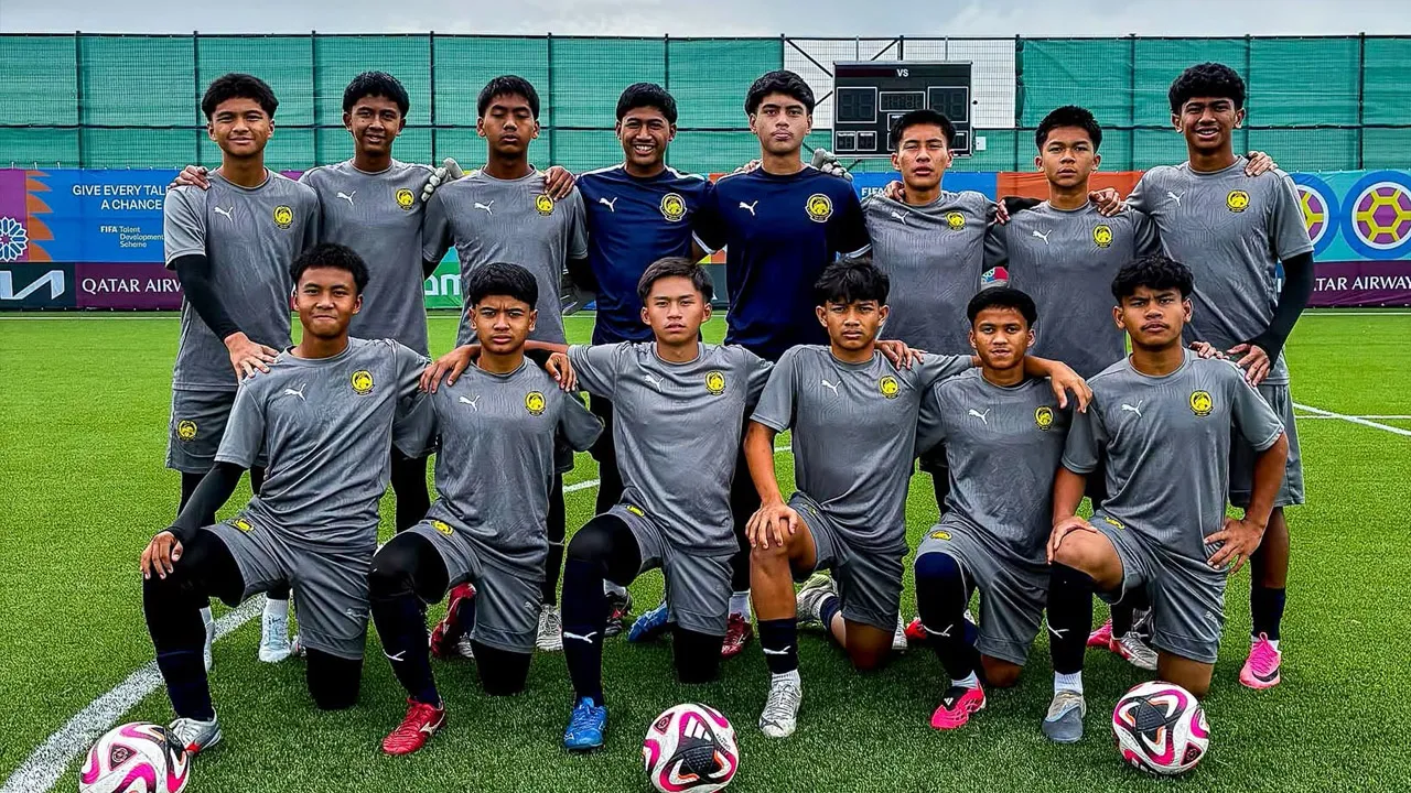 O͏ b͏  ͏ 7͏ 0͏ P͏ 5͏ a͏ 0͏2͏  · 1️⃣ HARI LAGI! 🇲🇾🔥  Skuad Harimau Malaya B-15 kendalian P. Maniam turun menjalani latihan rasmi di Hovsan Competition Complex, Baku, Azerbaijan, petang tadi menjelang aksi sulung Kumpulan H, Festival & Piala Dunia B-15 FIFA 2026 menentang Dominica, jam 10:15 pagi esok (2:15 petang Waktu Malaysia)._FB