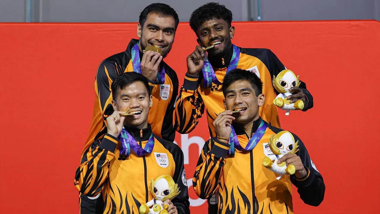 NAGOYA , 2 Okt - Skuad skuasy lelaki negara memenangi pingat emas dalam acara skuasy berpasukan lelaki pada Sukan Asia Aichi-Nagoya 2026 di Nagoya Kinjo Futo Arena hari ini.Skuad yang dibarisi Ng Eain Yow, Sanjay Jeeva, Ameeshenraj Chandaran dan Mohammad Kamal menghadiahkan emas kesembilan buat Malaysia selepas menewaskan Pakistan 2-0. - fotoBERNAMA (2026) HAK CIPTA TERPELIHARA